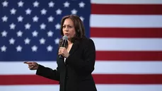U.S. Vizepräsidentin Kamala Harris während ihrer Zeit als kalifornische Senatorin im Gespräch mit Forumsteilnehmern