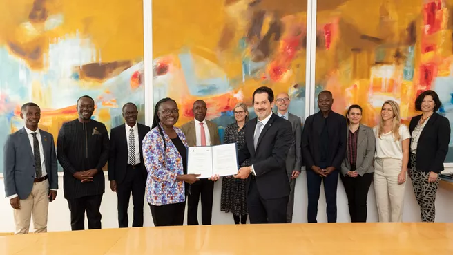 Group picture of the representatives of TUM and KNUST at the signing of the agreement