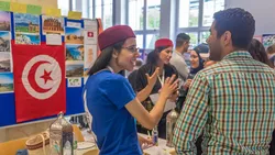 International Day 2019 am Stammgelände: Besucher am Tunesien-Stand
