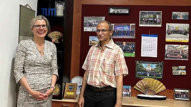 The two representatives of TUM and IIT Bombay