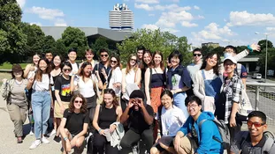 Group picture of the TUM PREP class of 2022 in front of the BMW Museum