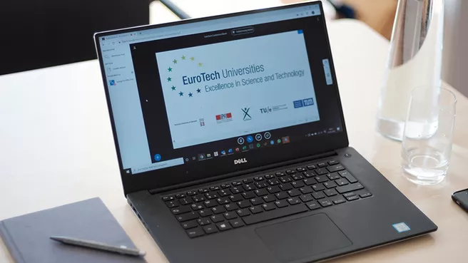 Laptop mit EuroTech-Logo während der virtuellen Sitzung der EuroTech-Studierendenvertretungen.