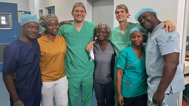 Das Team aus ghanaischen und deutschen Ärzten und OP-Schwestern