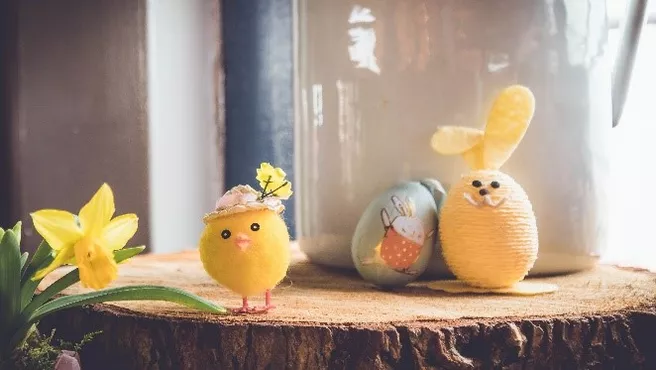 Küken und Häschen aus Filz als Osterdekoration