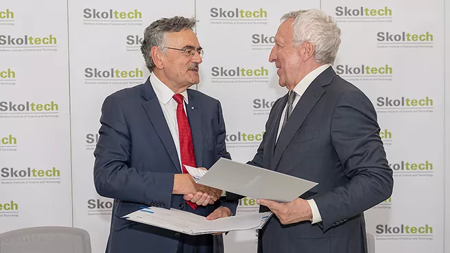 Die Präsidenten von TUM und Skoltech nach der Vertragsunterzeichnung.