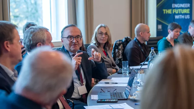 The participants of the EuroTeQ Forum in dialog