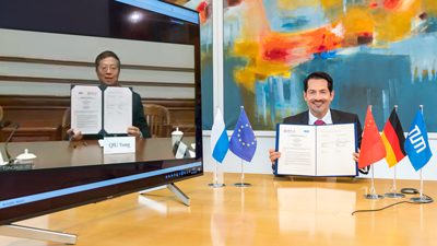 Die Präsidenten Prof. Thomas F. Hofmann und Prof. Yong Qiu unterzeichnen bei einer Videokonferenz das Partnerschaftsabkommen.