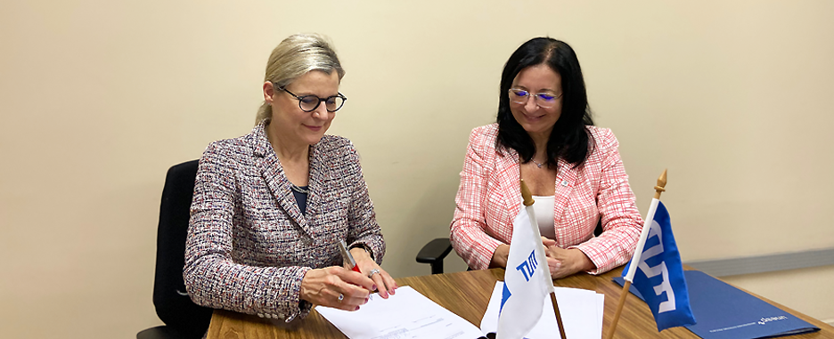 The representatives of the two partner universities at the signing of the contract in Sao Paulo 