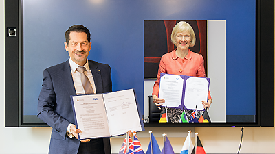 Foto von der Unterzeichnung des Memorandum of Understanding zwischen der University of Queensland Australien (UQ) und der Technischen Universität München (TUM)