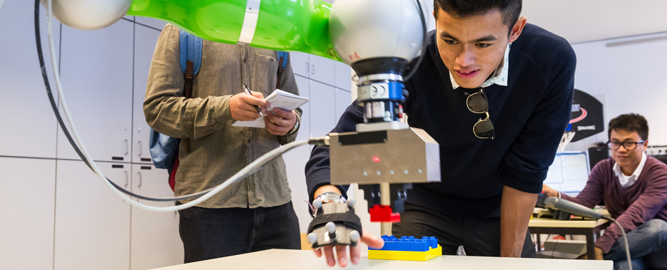 Asian student in a TUM Robotics lab