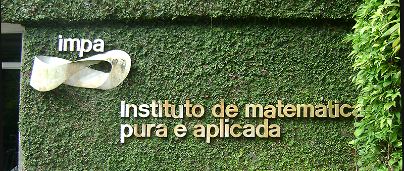 Begrünter Eingang des Instituto Nacional de Matemática Pura e Aplicada in Rio de Janeiro, Brasilien