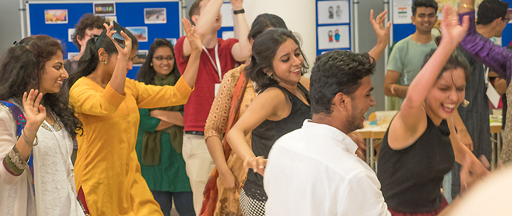 International Day 2018 am TUM Innenstadt-Campus: TUM Studierende tanzen zu indischer Musik