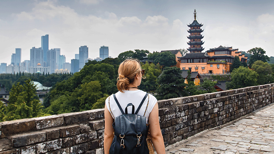 Eine Studentin der TUM während ihres Auslandsaufenthalts in China.