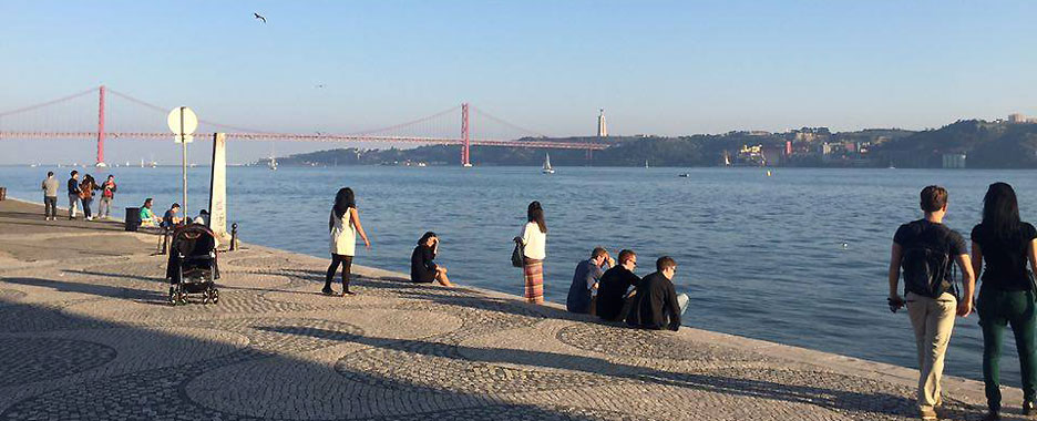 Ausblick über den Tejo auf die Ponte 25 de Abril 