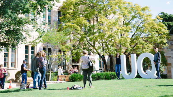 Studierende auf dem Campus der University of Queensland