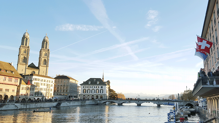 Blick auf die Zürcher Altstadt: Grossmünster und Limmat laden zu einem Studienaufenthalt ind er Schweiz ein. Bild: Marina Schreier / TUM